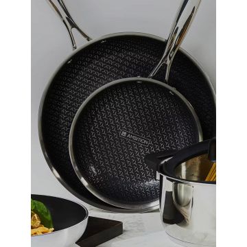 Tigaie cu acoperire Non Stick, Qualum Ceramic Futuro, Ambition, 28 cm, inox/ceramica, negru/argintiu